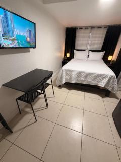 Cozy Private Suite with bathroom, free parking and near beach - 2