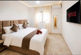 Magnifique maison famiiale moderne spacieuse de 150 m Avec de 3 chambres ,confortables et d un grand salon et terrasse, Idealement situee a 9 min du centre-ville elle se trouve à proximite de la route principale menant a l aeroport Berkane et Saidia - 5