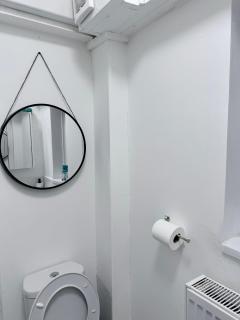 NEWLY DECORATED 2-Guest Studio, FREE WIFI & FREE PARKING - Aroluchi Ville - 5
