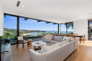 Black House Red Roof - Langs Beach Holiday Home - 0