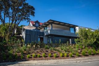 Black House Red Roof - Langs Beach Holiday Home - 6