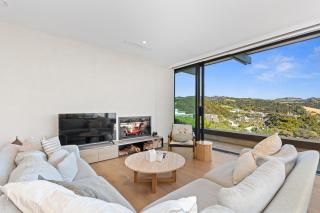 Black House Red Roof - Langs Beach Holiday Home - 2