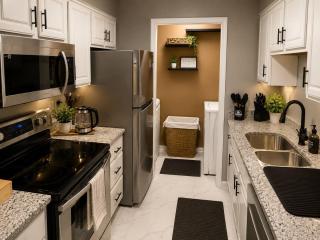 1BR + Executive Office Modern Retreat - 8