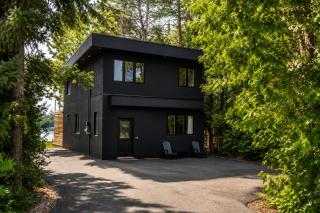 Luxury Lakefront with Sauna & EV - 7