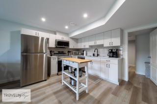 Walkout Suite, Exclusive Backyard, Full Kitchen - 7