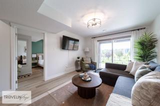 Walkout Suite, Exclusive Backyard, Full Kitchen - 5