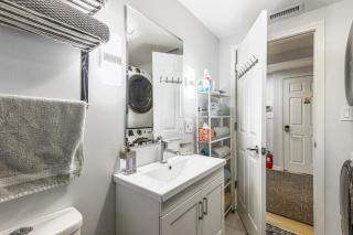 Luxury Modern 2 bedroom apartment in Franklin Park plus Office - 2