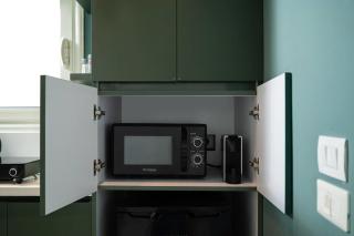 Chic 1 Bedroom Apartment - 5 Minutes to Airport - 6
