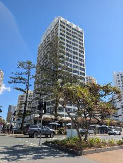 Surfers Chateau - 5