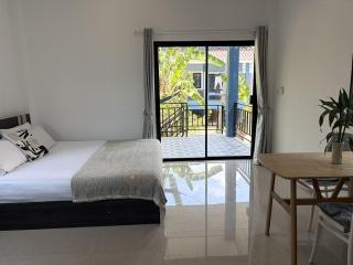 5 minutes from Zen Beach, fully equipped Kitchen, King Bed - 0