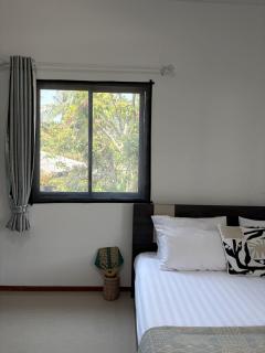 5 minutes from Zen Beach, fully equipped Kitchen, King Bed - 8