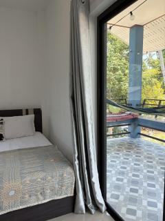 5 minutes from Zen Beach, fully equipped Kitchen, King Bed - 5
