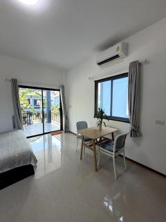 5 minutes from Zen Beach, fully equipped Kitchen, King Bed - 2