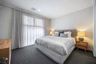 The Torrens - A Contemporary Escape in the Foothills - 8