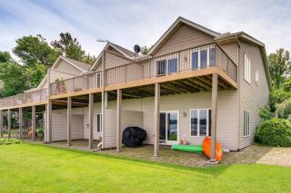 Massive 3 bedroom on the Lake - 1