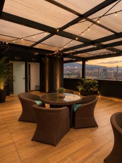 Suite de Lujo con Jacuzzi en Rooftop y Coworking - 8