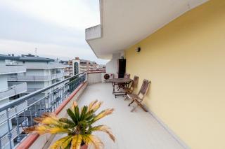 Palazzo Giallo - Alba Adriatica - 2