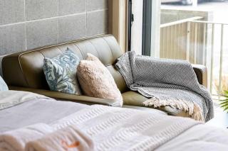 Petone City Studio with Balcony - 4