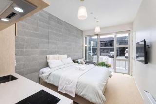 Petone City Studio with Balcony - 2