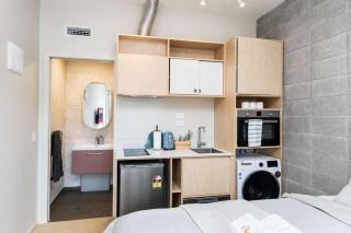 Petone City Studio with Balcony - 7