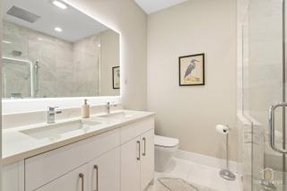 The Suite Spot Eclectic • Modern • Sleeps 6 - 5
