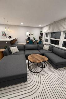 The Suite Spot Eclectic • Modern • Sleeps 6 - 9
