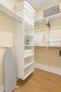 The Suite Spot Eclectic • Modern • Sleeps 6 - 2