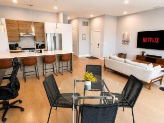 Rooftop Reverie Prime Location - Modern-Sleeps 6 - 4