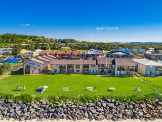 Absolute Beachfront Apartment 8B - 9