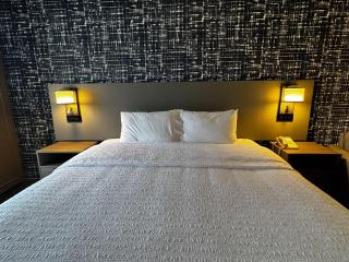 Pittsburgh Airport Inn and Suites - 7