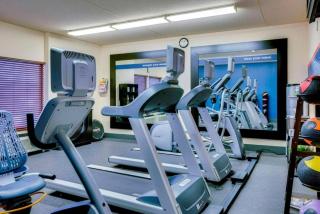 Pittsburgh Airport Inn and Suites - 3