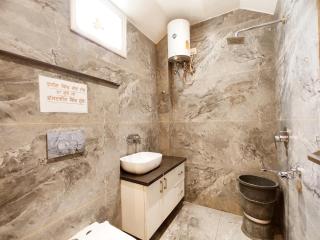 HOTEL WHITE ROCK - All Luxury Rooms By SKY Hotels - 3