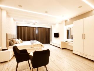 HOTEL WHITE ROCK - All Luxury Rooms By SKY Hotels - 2
