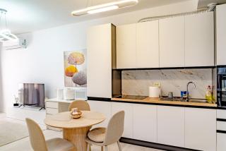 Quiet central 1-bedroom new building with view - 1