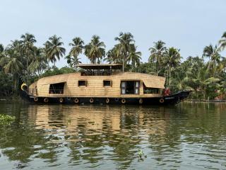 01 bedroom Traditional Luxury Houseboat Island of Hope - 7