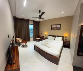 Riviera Hotel and Resort - 8