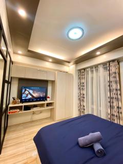 The Cozy Suite by JLS Near Venice Grand Canal Mall - 2