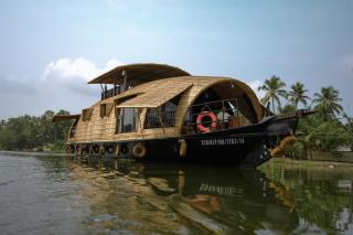 01 bedroom Traditional Luxury Houseboat Island of Hope - 0