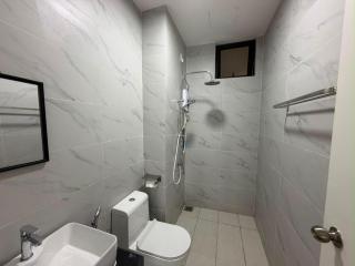 Space residency Family 5 pax near KSL mall - 2