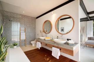 Digital Nomads! Couples! Modern Explorers! A Fresh LuxXe Hideaway in Prime Canggu for 10 - 1