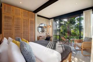 Digital Nomads! Couples! Modern Explorers! A Fresh LuxXe Hideaway in Prime Canggu for 10 - 6