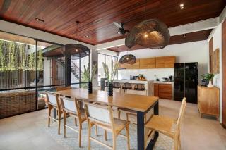 Digital Nomads! Couples! Modern Explorers! A Fresh LuxXe Hideaway in Prime Canggu for 10 - 3