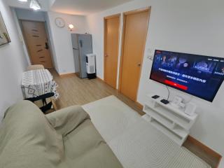 Hidden Gem Best & Spacious 2BR City Center Apt - 8