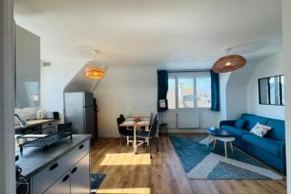 Bright apartment near the beach and casino - 8