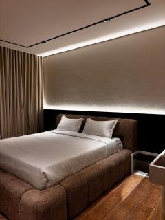 Apartment with a living room and an elegant bedroom - 8