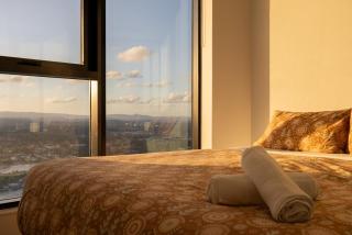 Clear Water Serenade Lv 50 plus Skyhome at Ocean Meriton - Apartment - 1