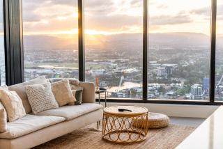 Clear Water Serenade Lv 50 plus Skyhome at Ocean Meriton - Apartment - 0