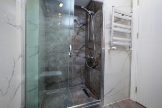 Luxury 2-Bedroom Bosphorus View Flat with Private Parking and Elevator - 9