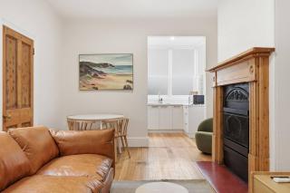 Sandy Bay Style - Close to CBD - 8