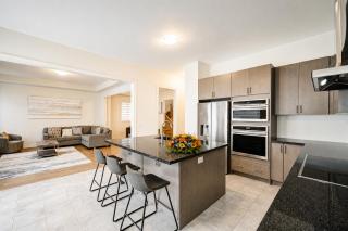 Very Modern New Luxury House in RichmondHill - 4